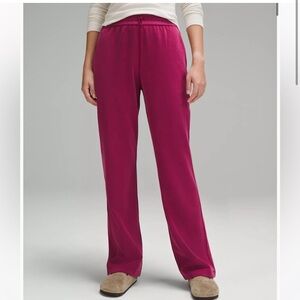NWT LULULEMON SOFTSTREME HR SWEATPANTS IN SIZE 8